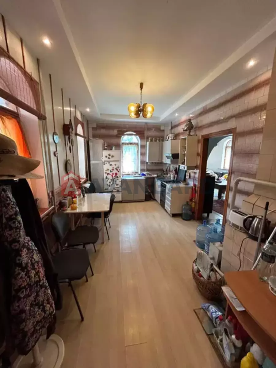 �������, 400 ��.�. ���� 11