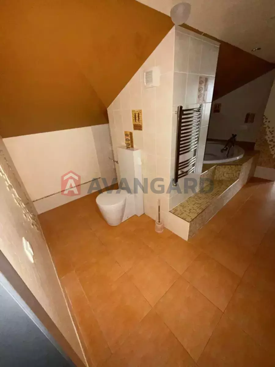 �������, 240 ��.�. ���� 4