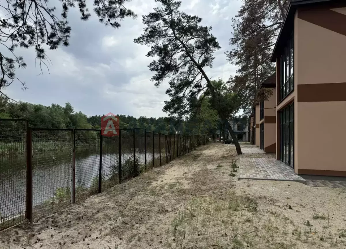 �������, 105 ��.�. ���� 8