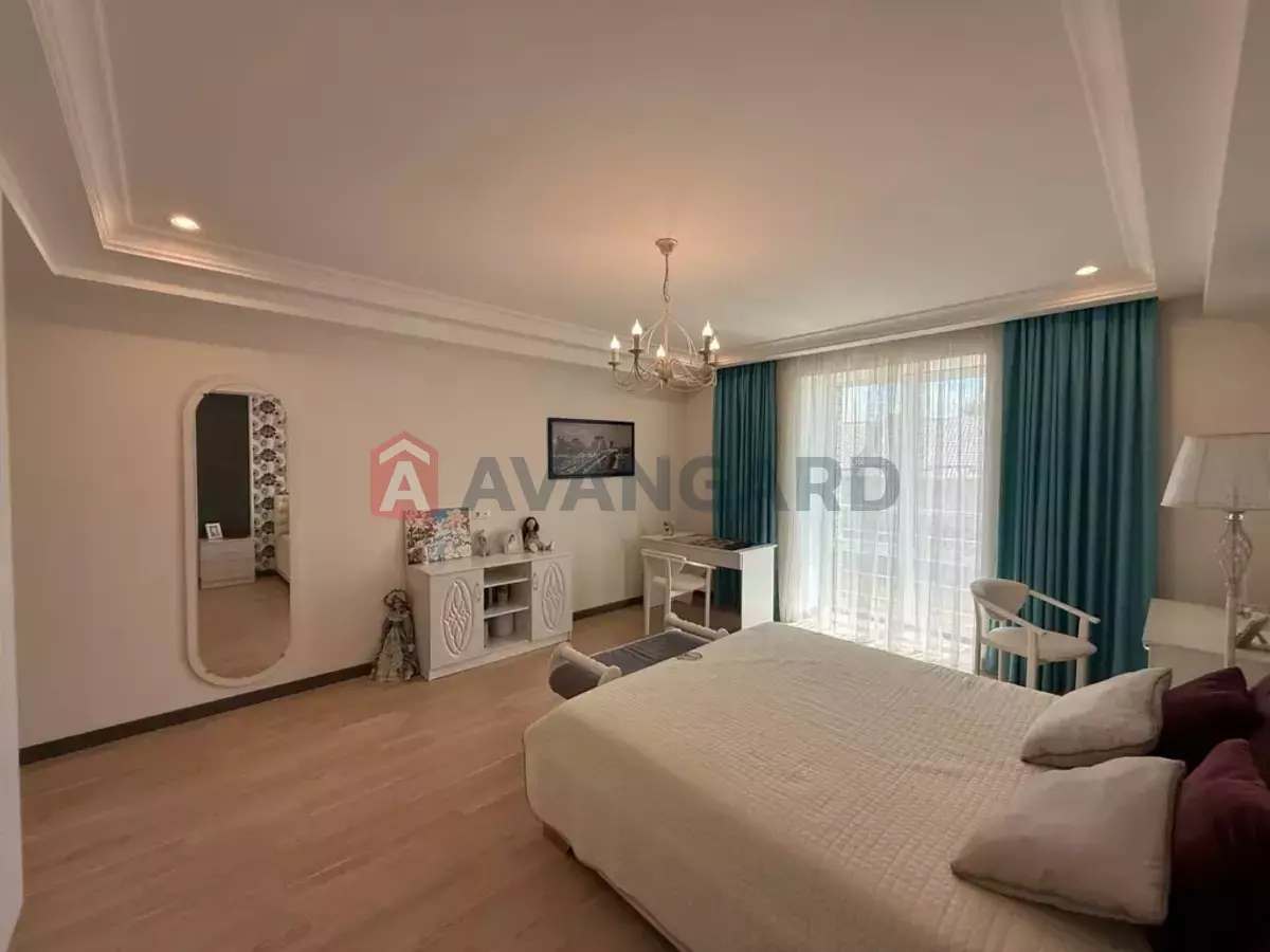 �������, 275 ��.�. ���� 12