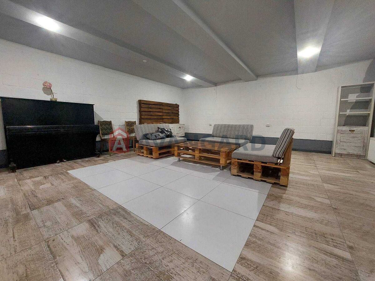 �������, 290 ��.�. ���� 17