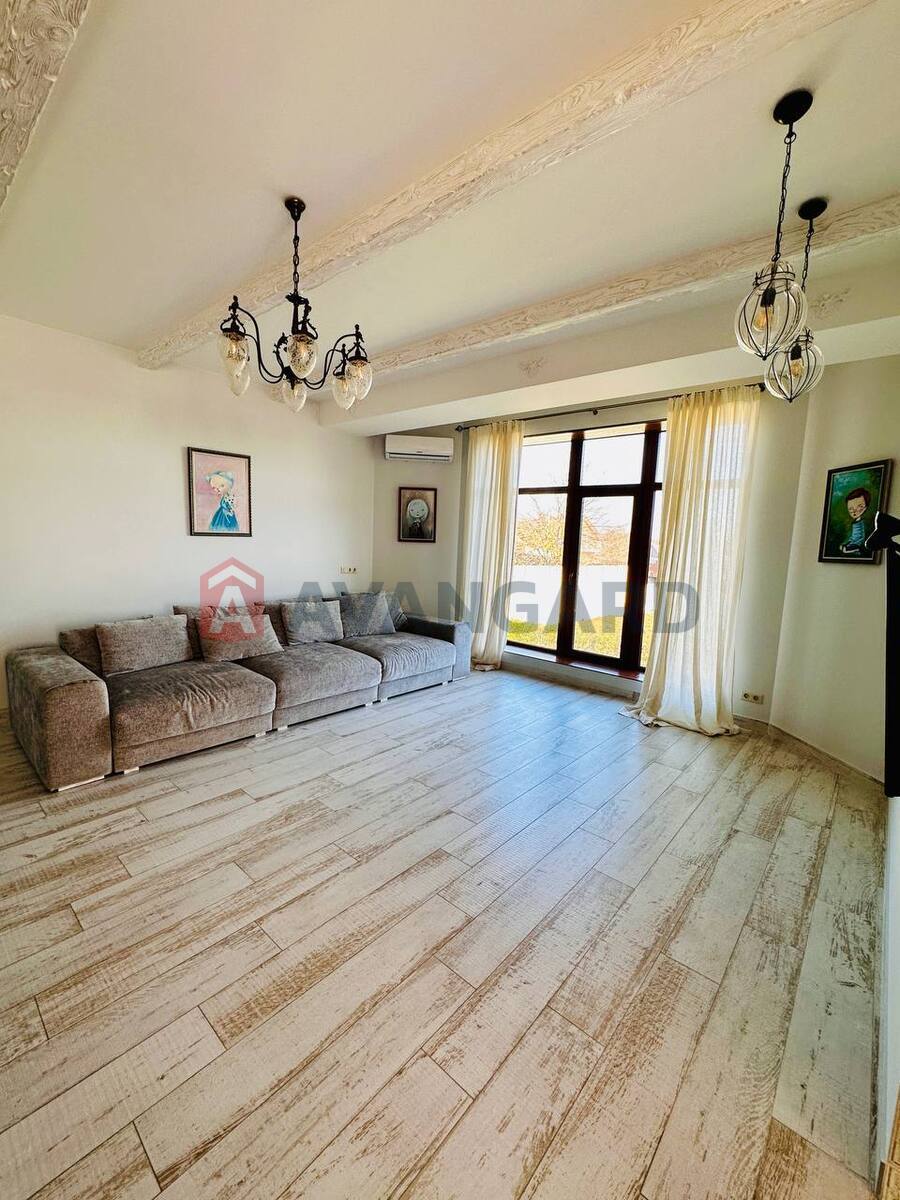 Будинок, 300 кв.м. фото 1 Будинок, 300 кв.м. фото 1