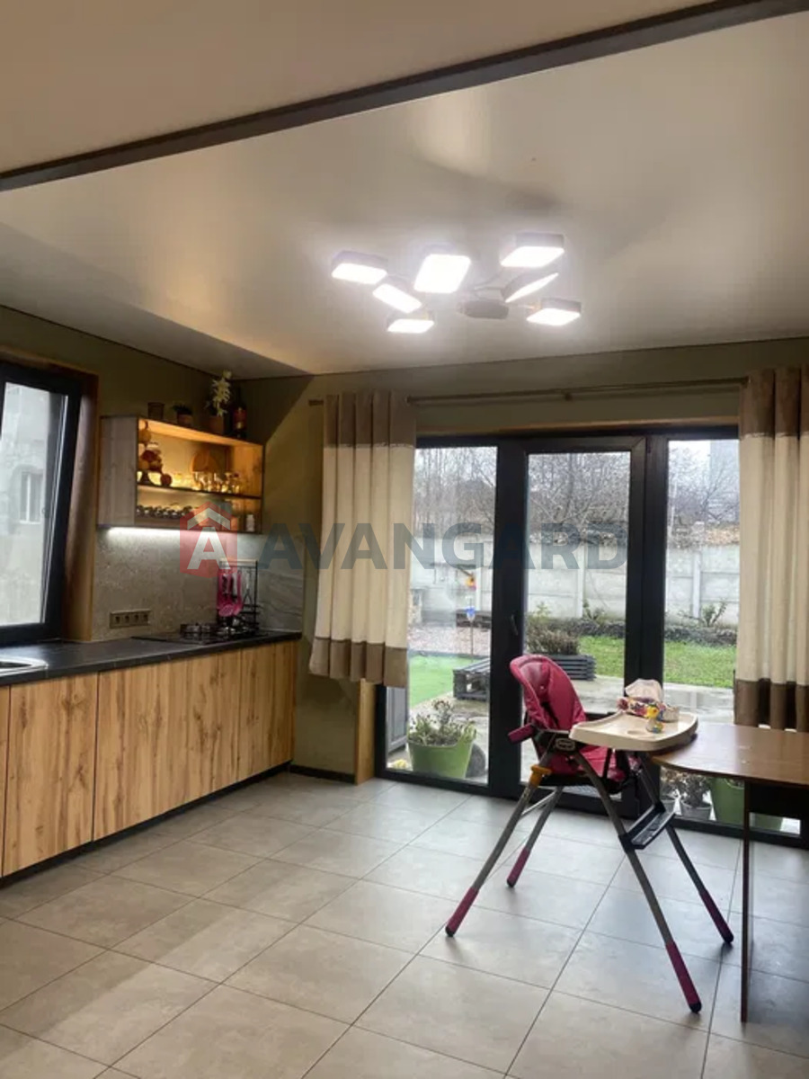 �������, 180 ��.�. ���� 10