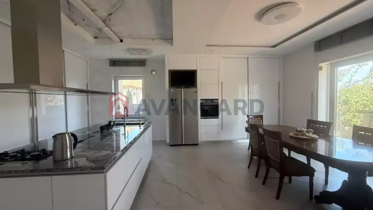 �������, 300 ��.�. ���� 6