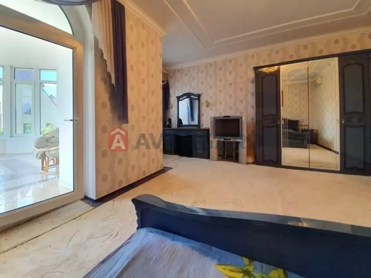 �������, 330 ��.�. ���� 6