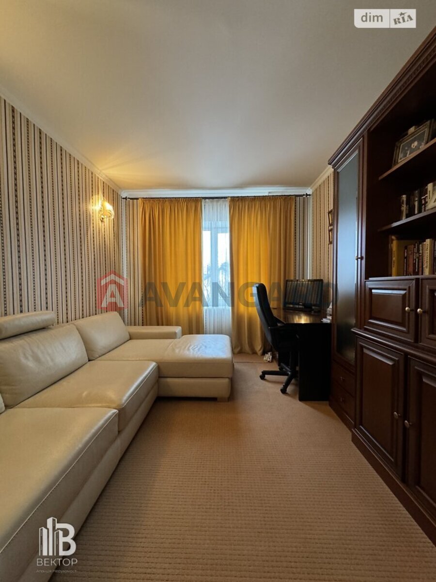 �������, 350 ��.�. ���� 19