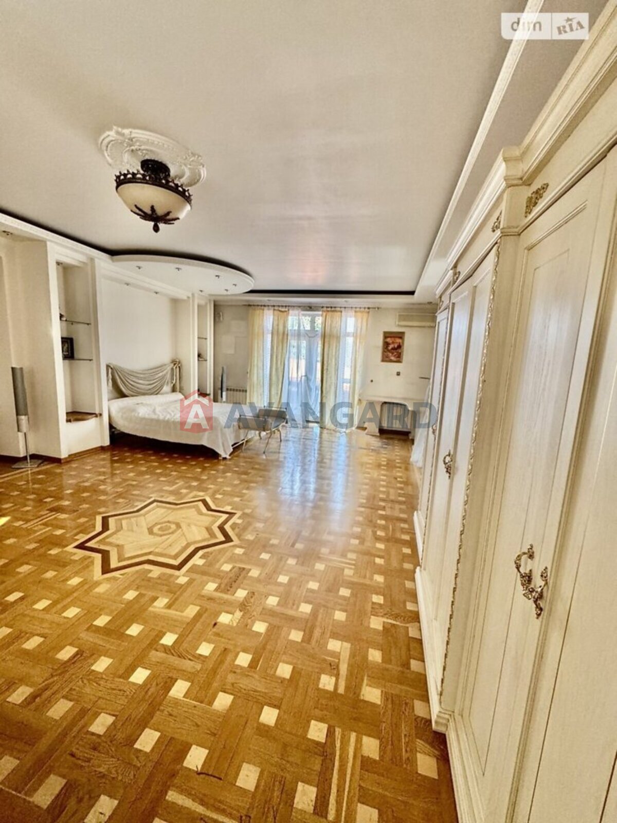 �������, 1000 ��.�. ���� 15