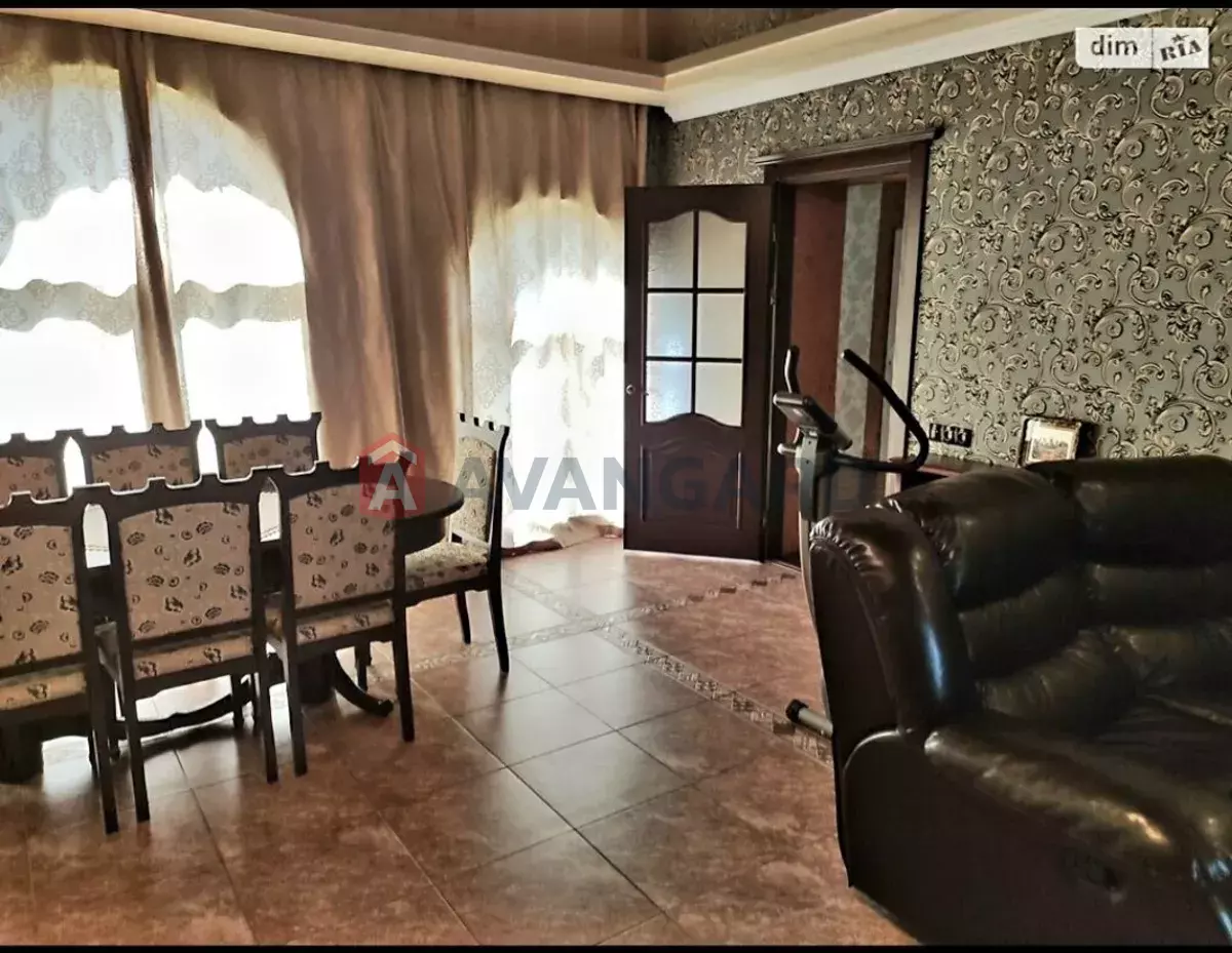 �������, 370 ��.�. ���� 4