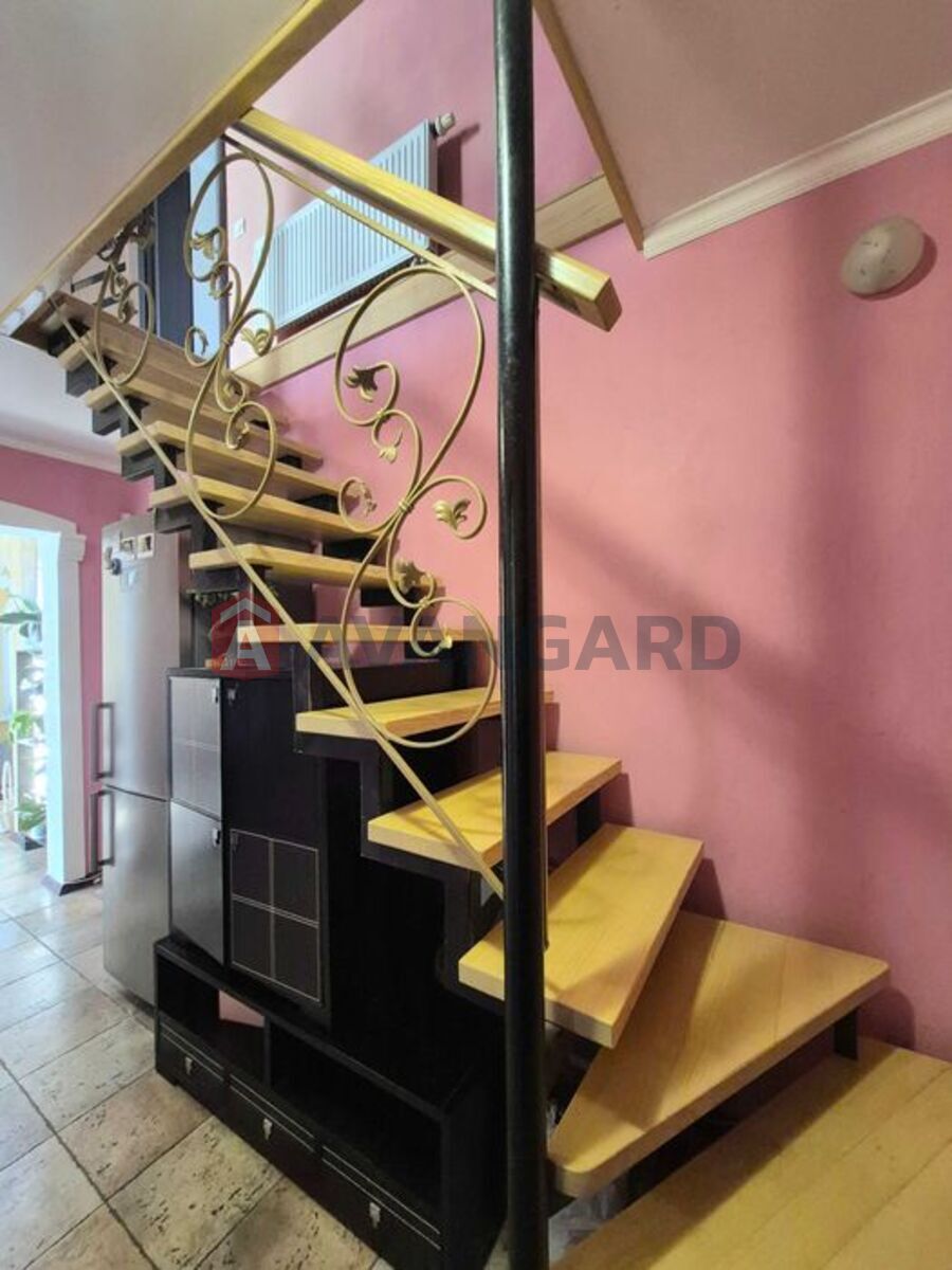 �������, 176 ��.�. ���� 9