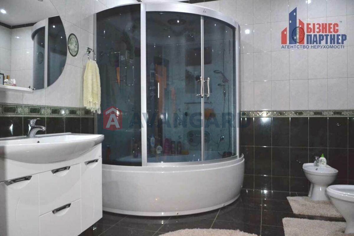 �������, 290 ��.�. ���� 8