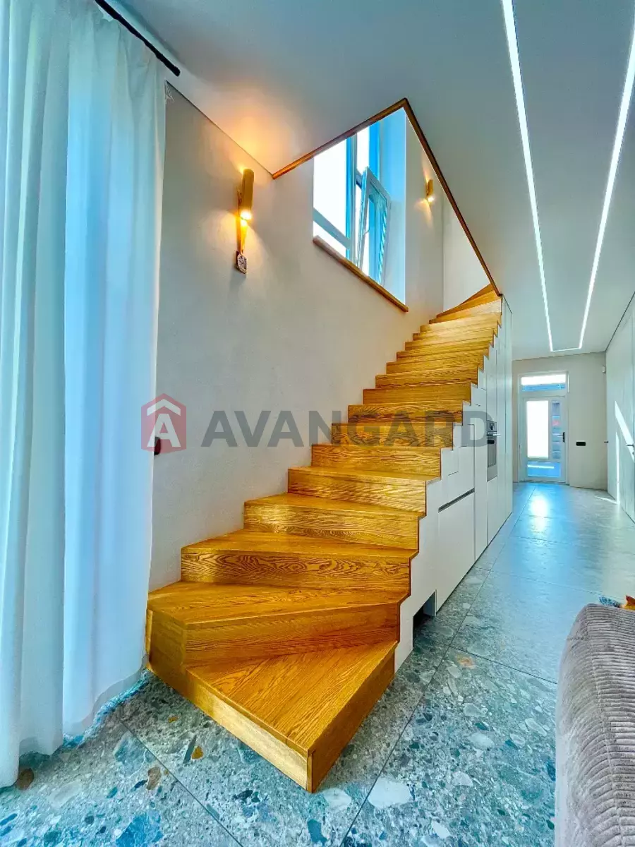 �������, 140 ��.�. ���� 8