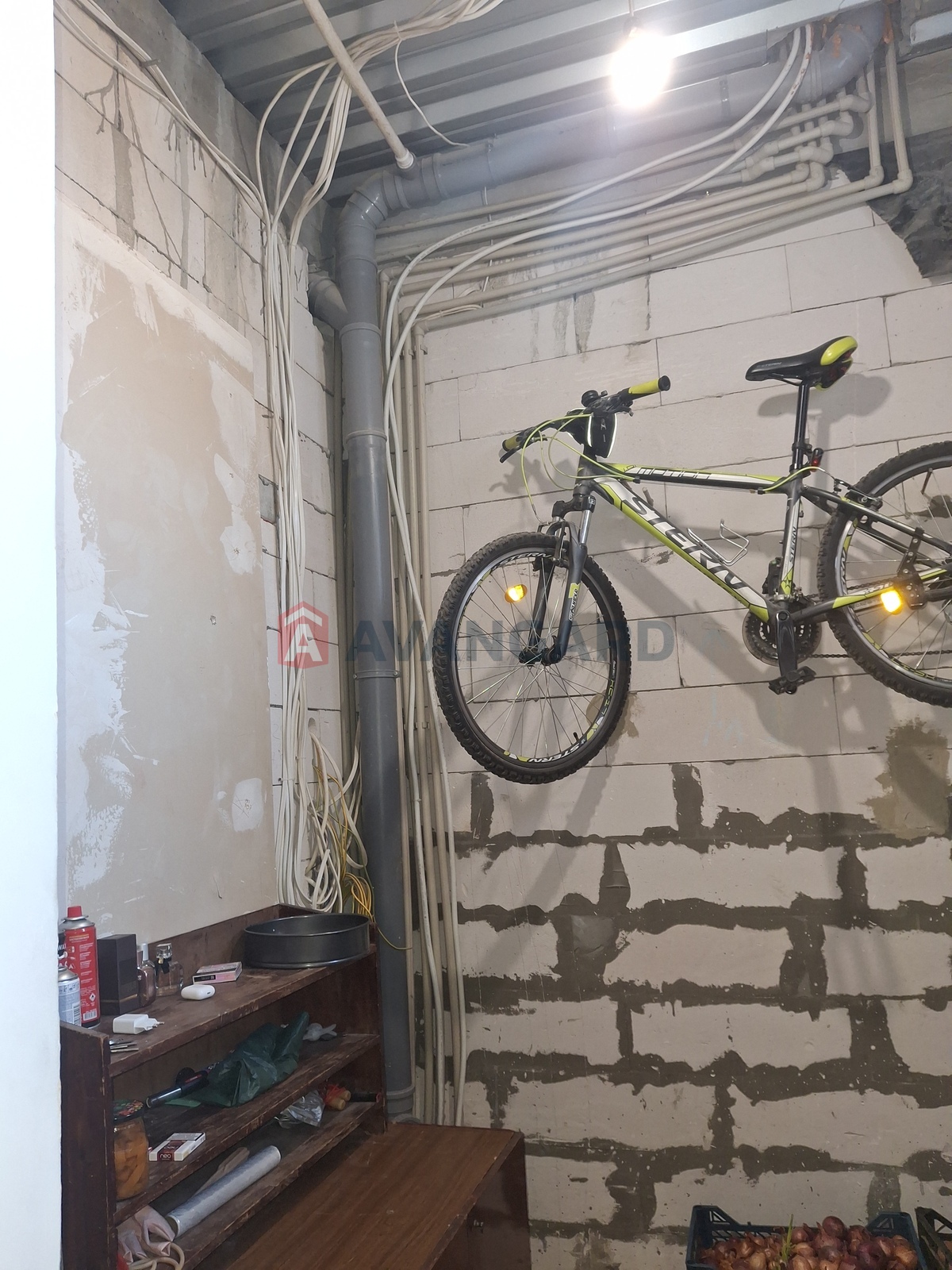 �������, 180 ��.�. ���� 8