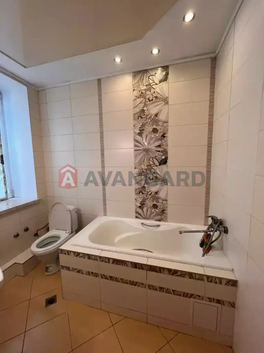 ������� �������, 65 ��.�. ���� 13