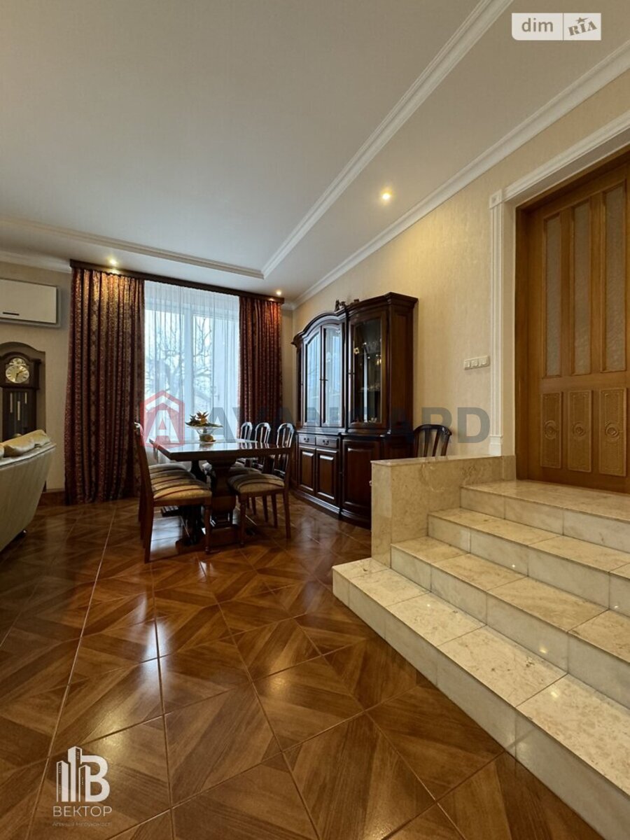 �������, 350 ��.�. ���� 15