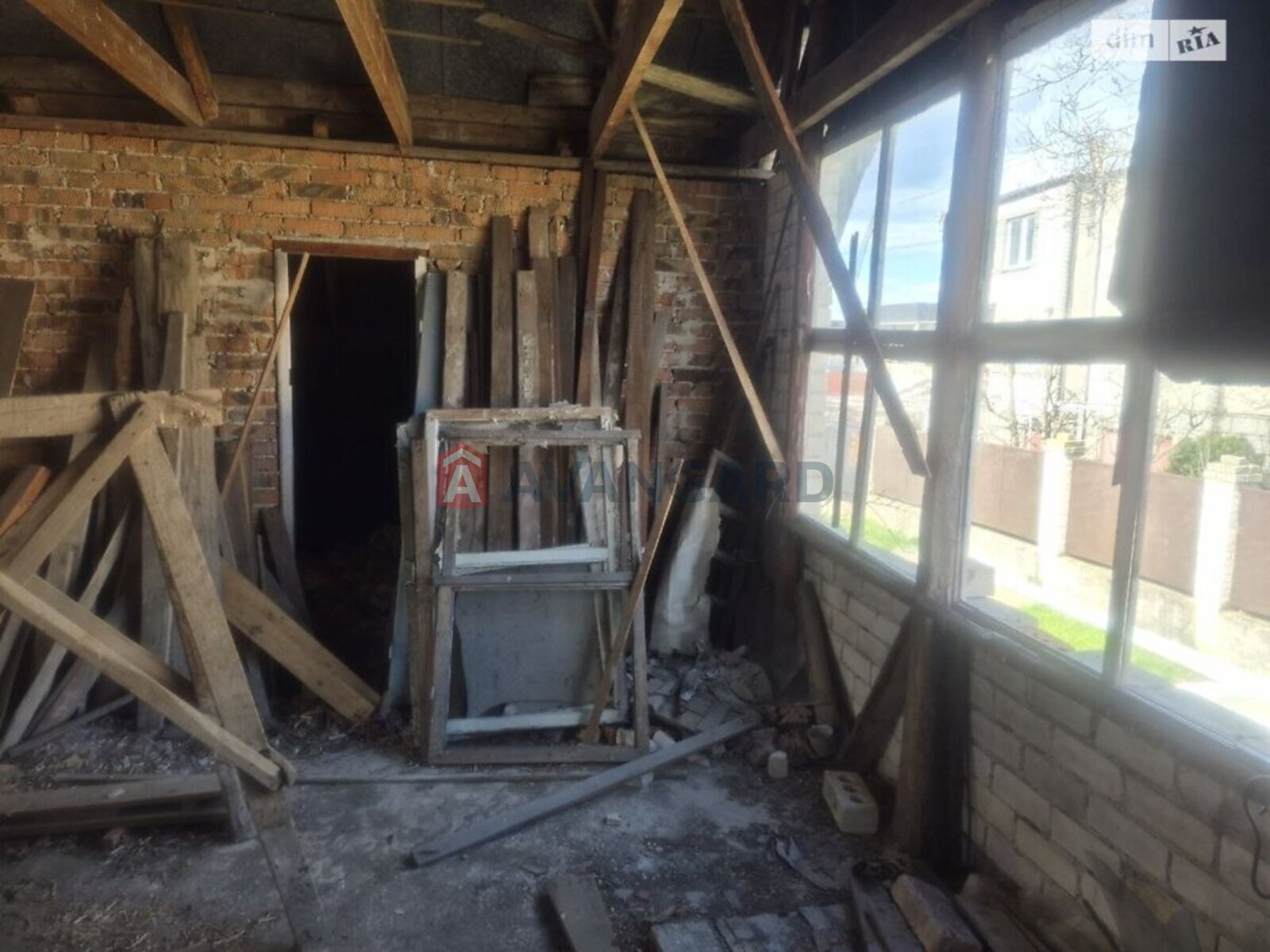 �������, 100 ��.�. ���� 18