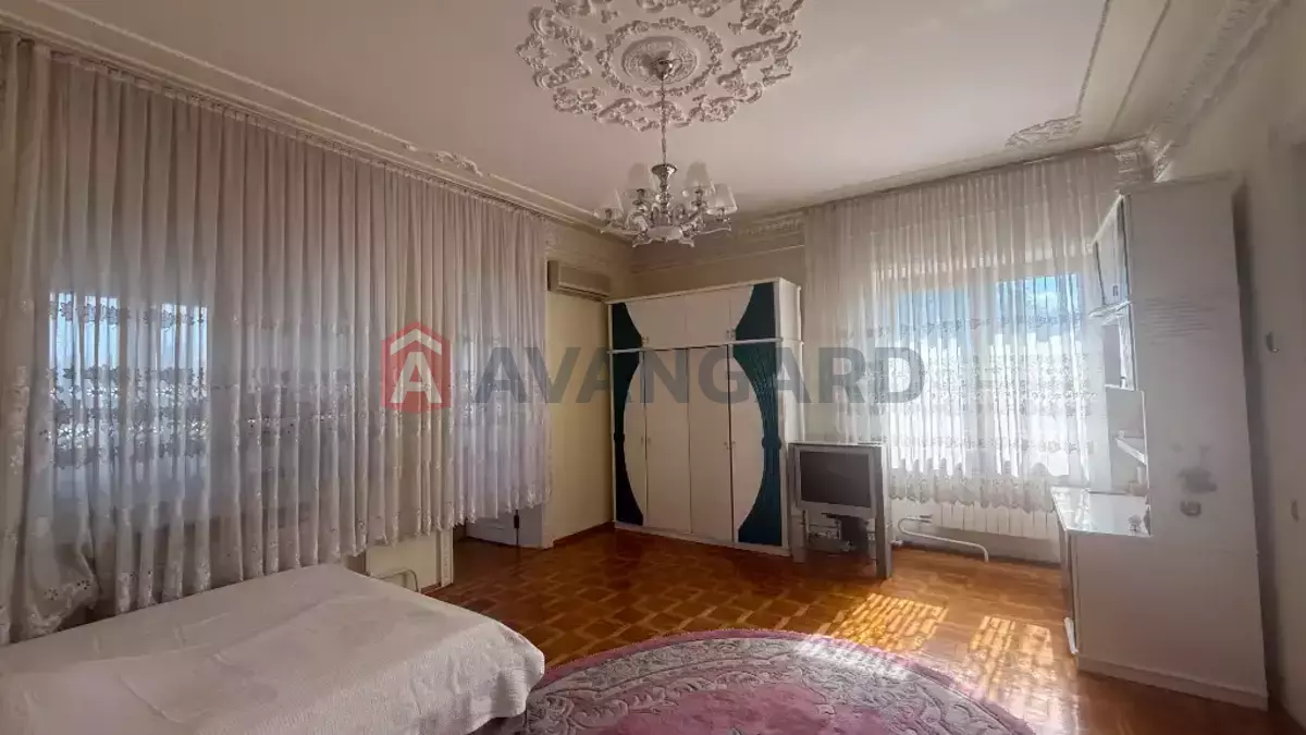 �������, 300 ��.�. ���� 24