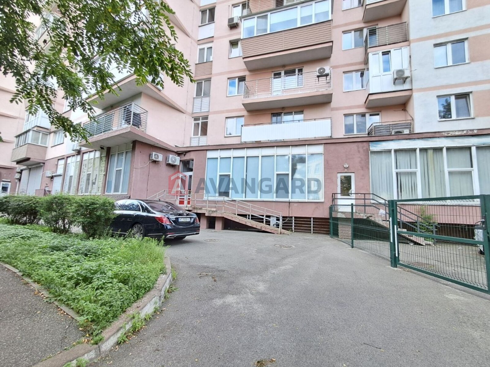 Торгівельна площа, Сфера послуг, Готель, 118 кв.м. фото 1 Торгівельна площа, Сфера послуг, Готель, 118 кв.м. фото 1