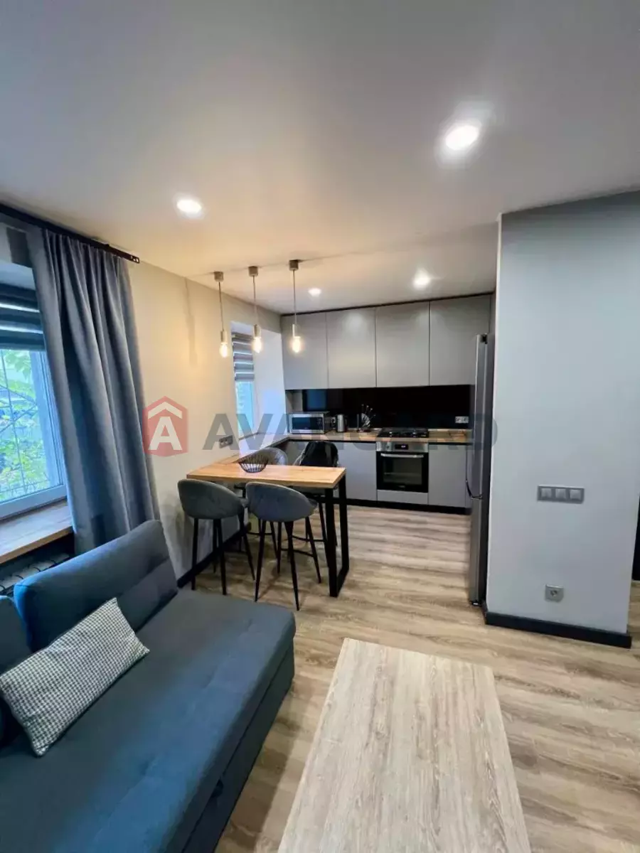 2 кім. квартира, 42/30/8 кв. м., 1/9 поверх фото 1 2 кім. квартира, 42/30/8 кв. м., 1/9 поверх фото 1