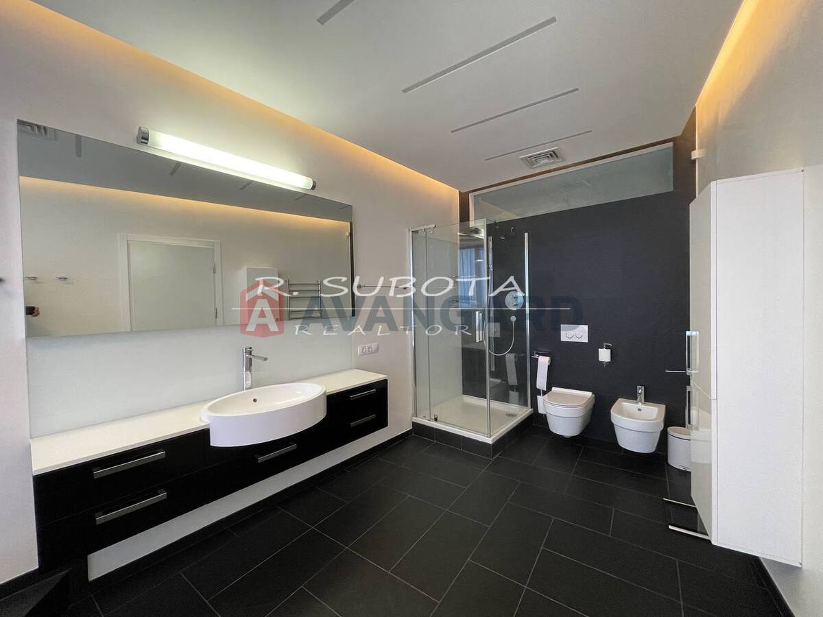 4 кім. квартира, 171/-/- кв. м., 18/21 поверх фото 1 4 кім. квартира, 171/-/- кв. м., 18/21 поверх фото 1