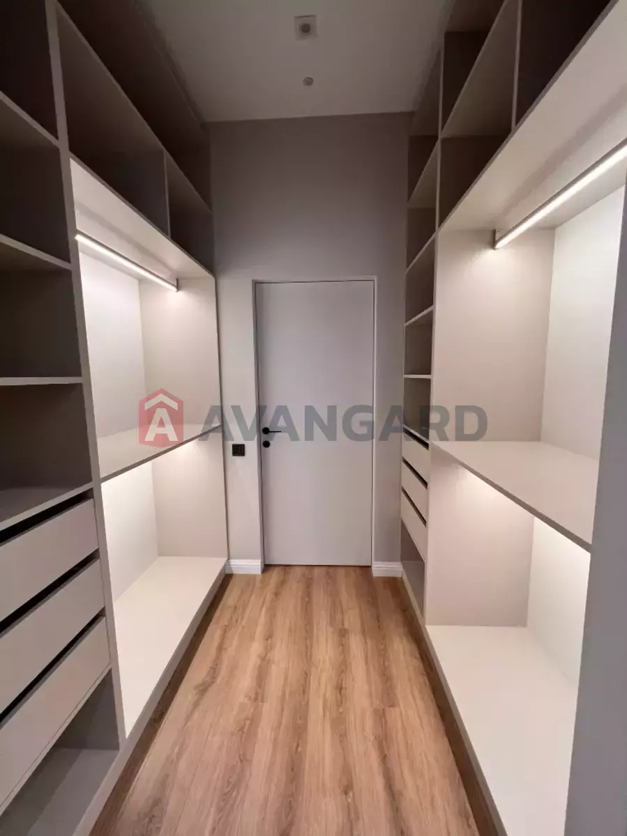 3 кім. квартира, 137/-/- кв. м., 2/5 поверх фото 5 3 кім. квартира, 137/-/- кв. м., 2/5 поверх фото 5