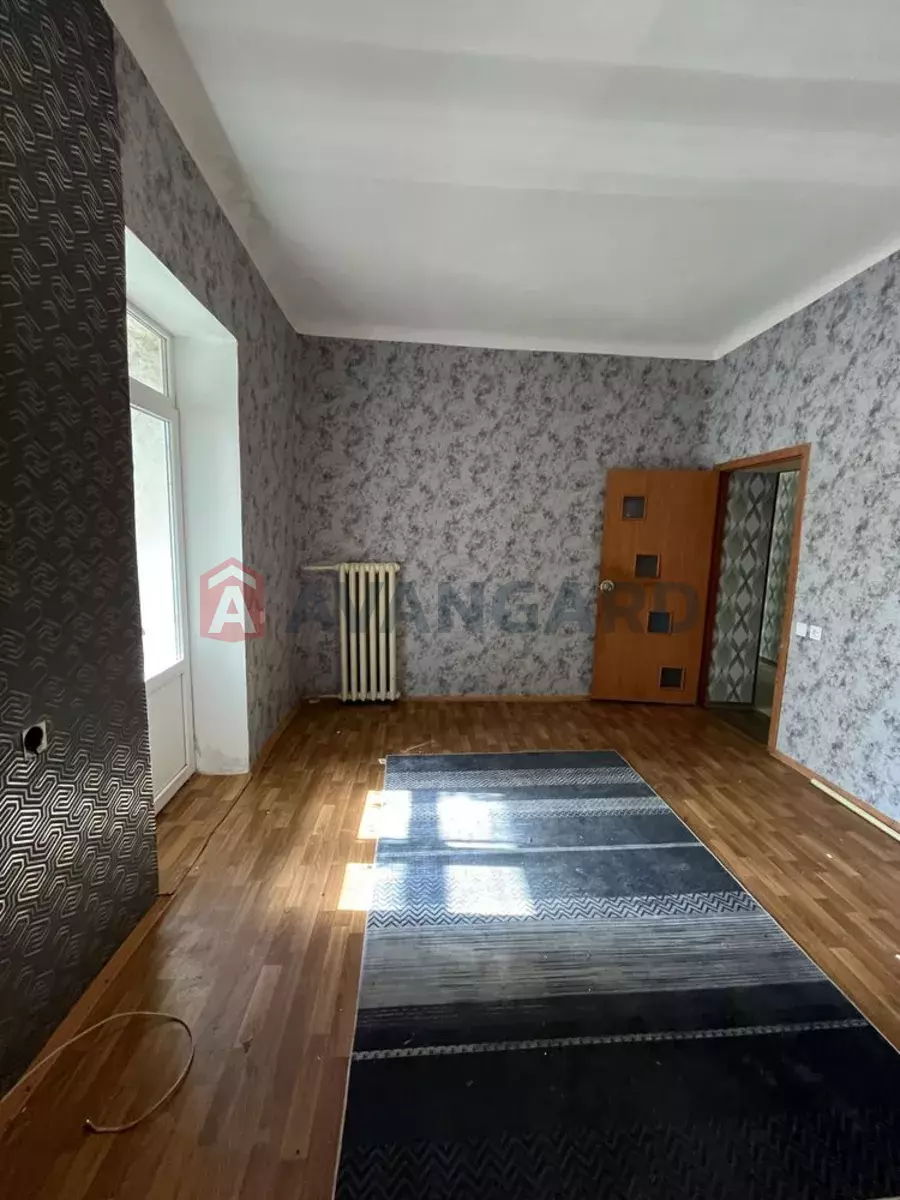 4 комн. квартира, 80/-/8 кв. м., 1/3 этаж фото 2 4 комн. квартира, 80/-/8 кв. м., 1/3 этаж фото 2
