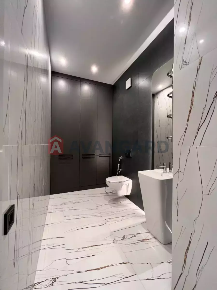 3 кім. квартира, 137/-/- кв. м., 2/5 поверх фото 9 3 кім. квартира, 137/-/- кв. м., 2/5 поверх фото 9