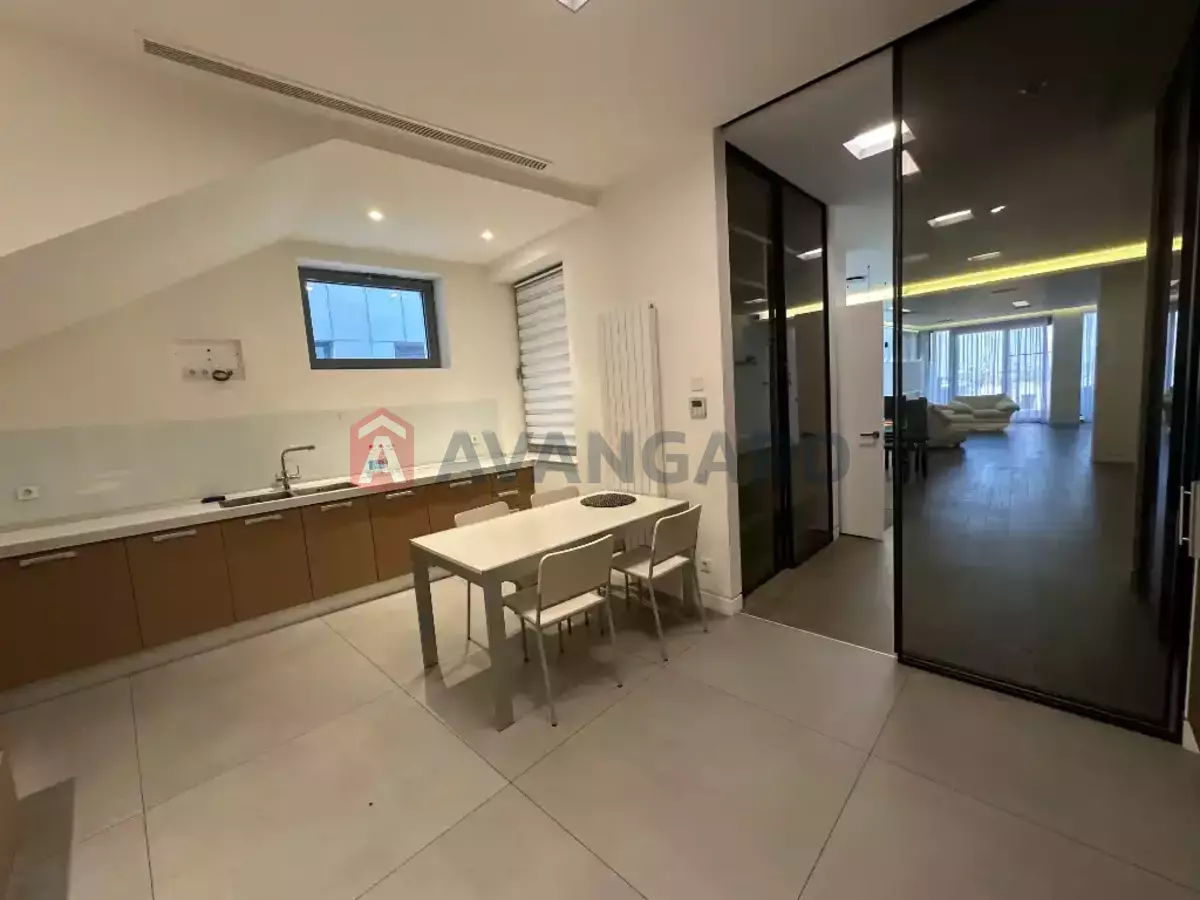 4 кім. квартира, 235/161/25 кв. м., 5/7 поверх фото 9 4 кім. квартира, 235/161/25 кв. м., 5/7 поверх фото 9