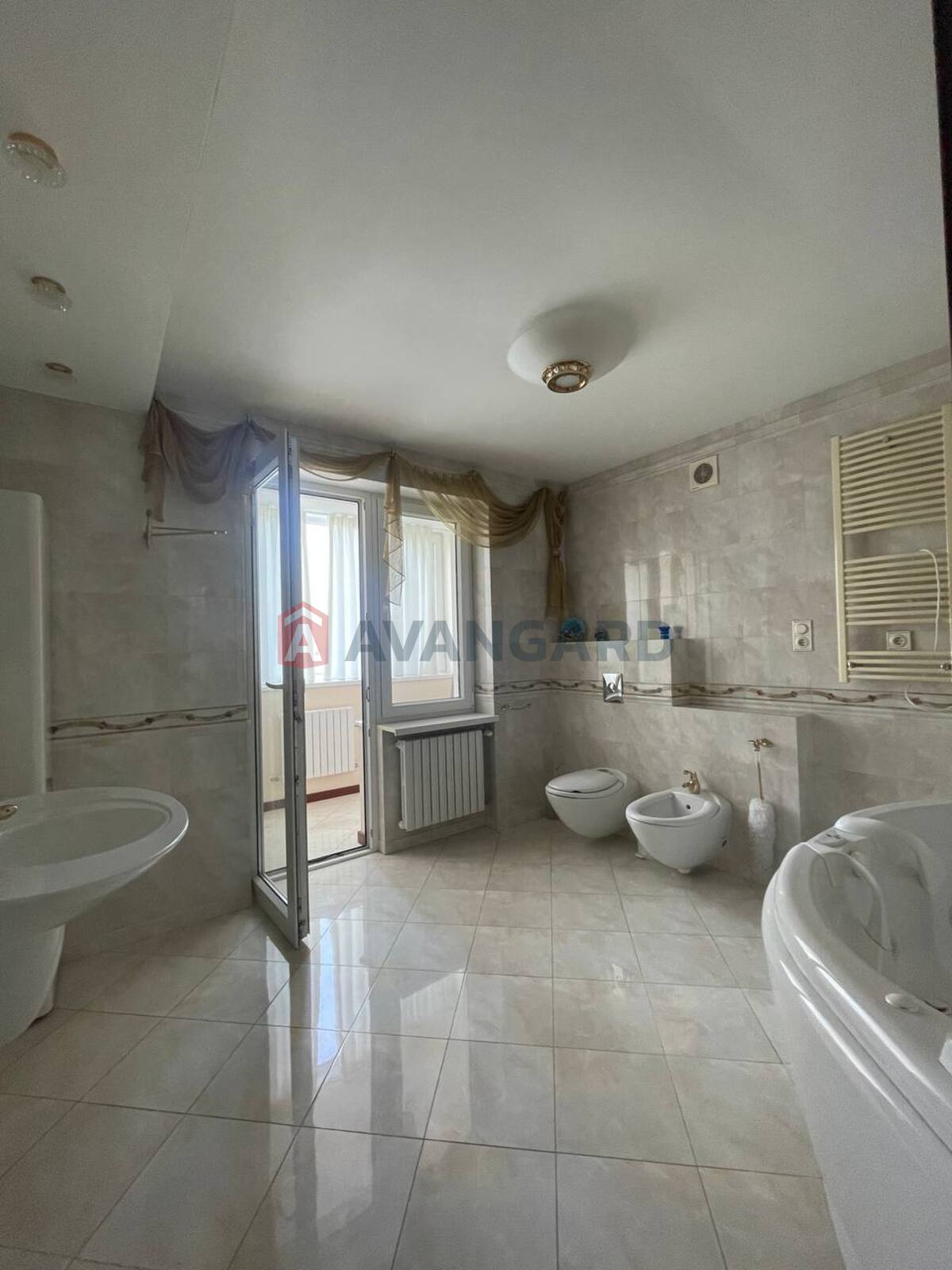 4 кім. квартира, 162/100/20 кв. м., 10/10 поверх фото 12 4 кім. квартира, 162/100/20 кв. м., 10/10 поверх фото 12