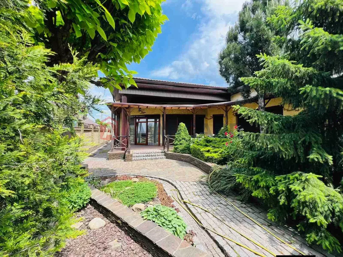 Будинок, 300 кв.м. фото 1 Будинок, 300 кв.м. фото 1