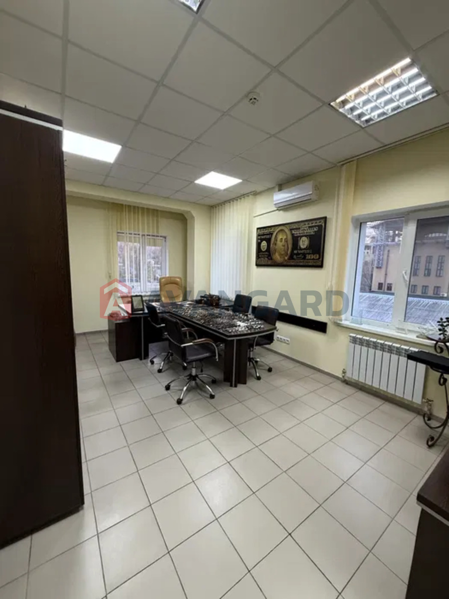 торгівельно-офісний центр, 144 кв.м. фото 2 торгівельно-офісний центр, 144 кв.м. фото 2