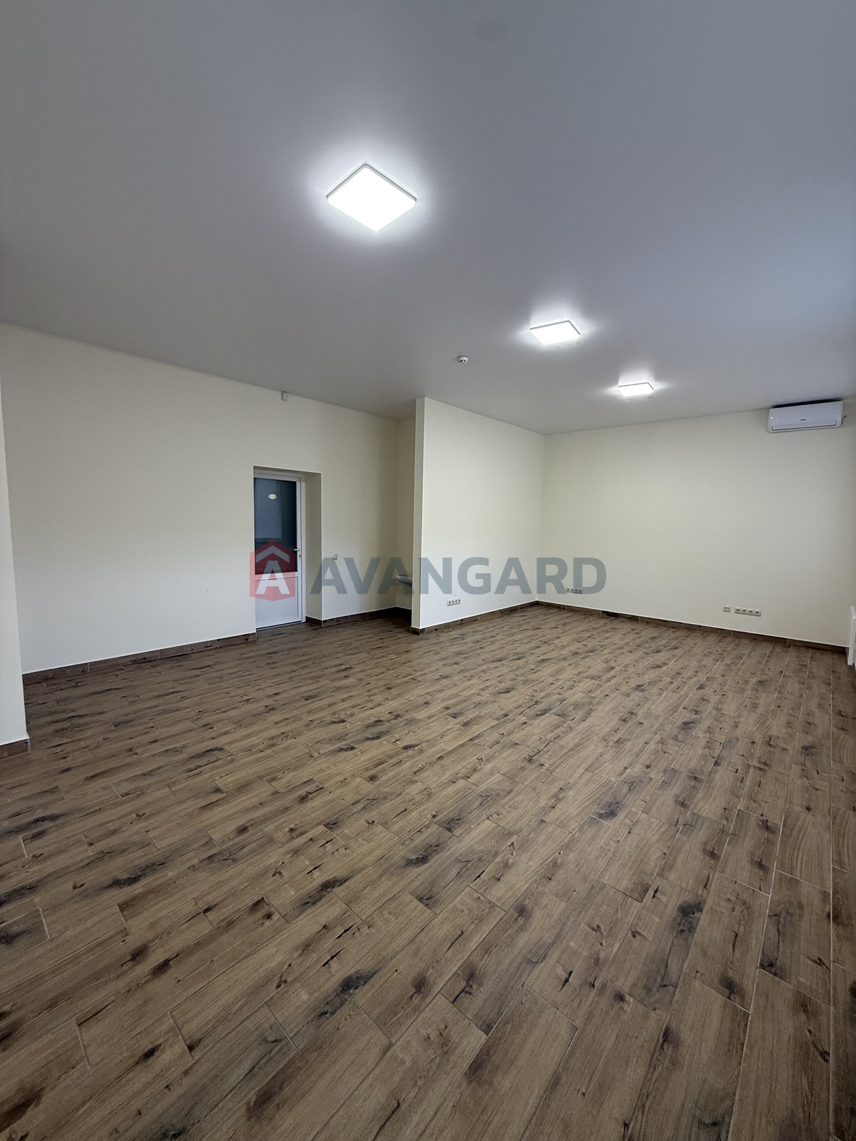 торгівельно-офісний центр, 39 кв.м. фото 1 торгівельно-офісний центр, 39 кв.м. фото 1