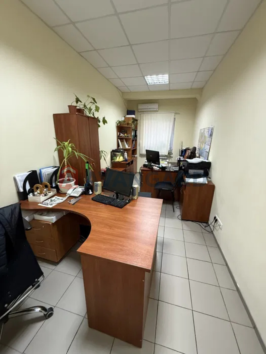 торгівельно-офісний центр, 144 кв.м. фото 7 торгівельно-офісний центр, 144 кв.м. фото 7