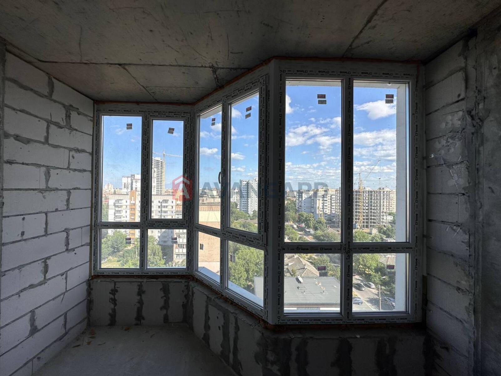 2 кім. квартира, 80/-/13 кв. м., 11/17 поверх фото 1 2 кім. квартира, 80/-/13 кв. м., 11/17 поверх фото 1