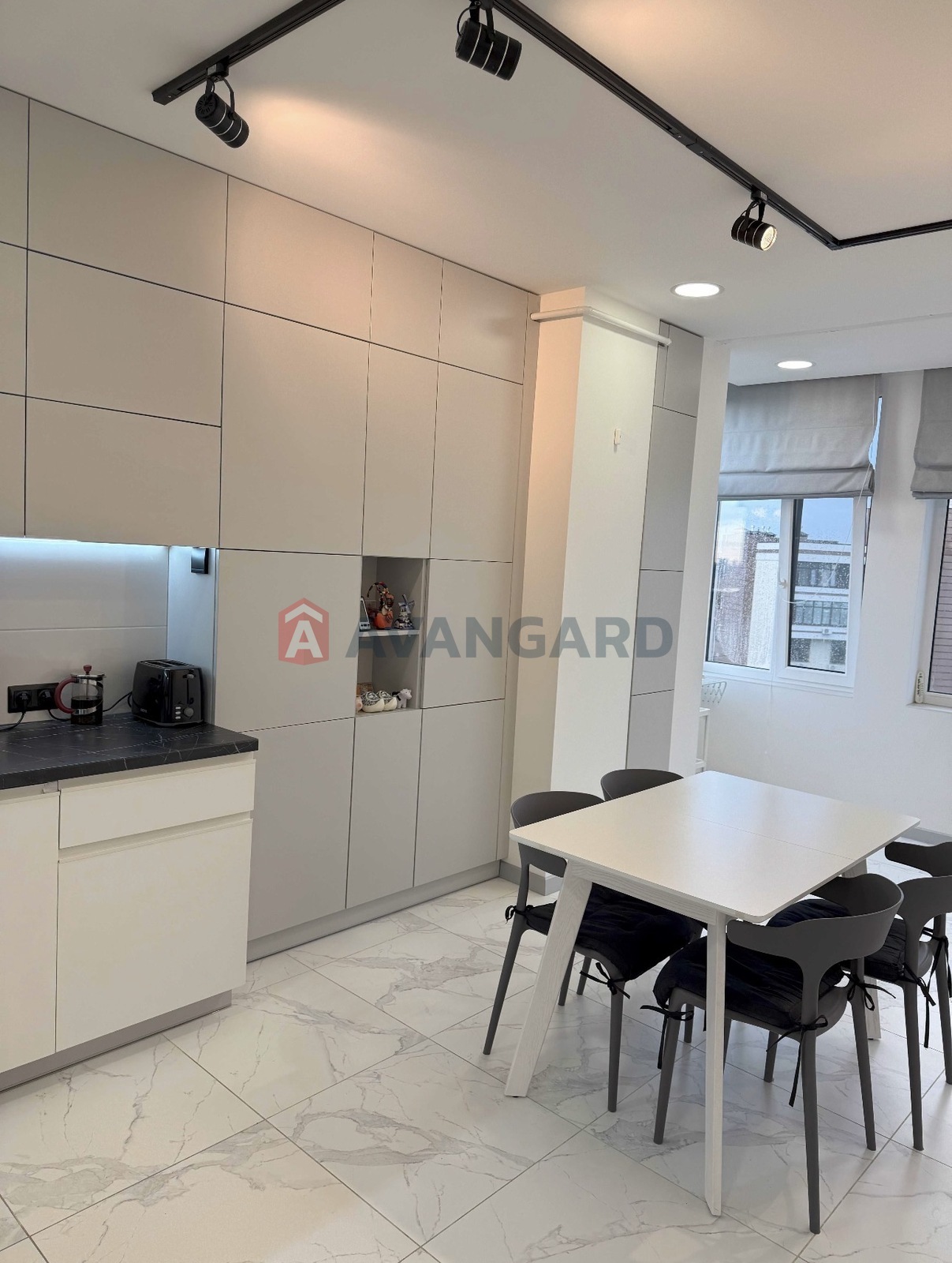 3 кім. квартира, 90/69/18 кв. м., 9/9 поверх фото 4 3 кім. квартира, 90/69/18 кв. м., 9/9 поверх фото 4