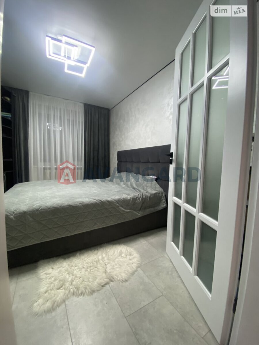 5 кім. квартира, 110/-/- кв. м., 10/10 поверх фото 12 5 кім. квартира, 110/-/- кв. м., 10/10 поверх фото 12