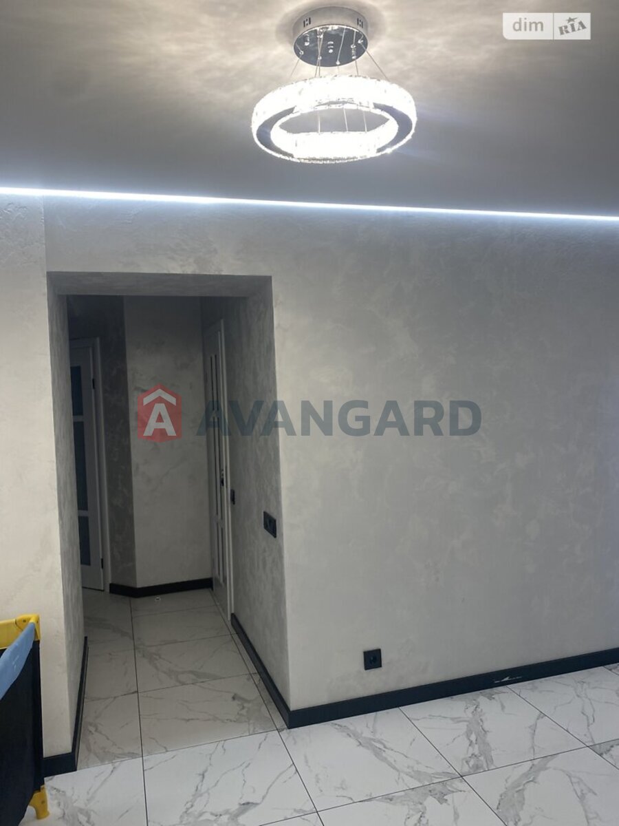 5 кім. квартира, 110/-/- кв. м., 10/10 поверх фото 13 5 кім. квартира, 110/-/- кв. м., 10/10 поверх фото 13