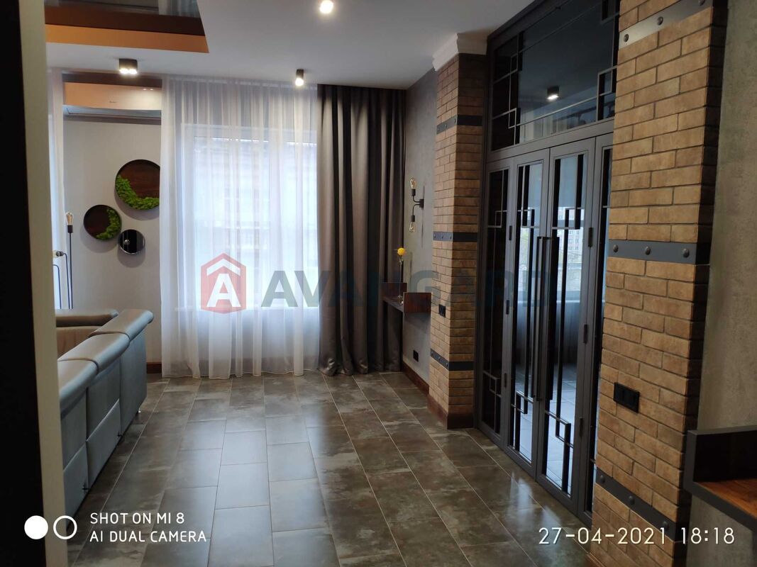 2 кім. квартира, 91/65/18 кв. м., 5/18 поверх фото 1 2 кім. квартира, 91/65/18 кв. м., 5/18 поверх фото 1