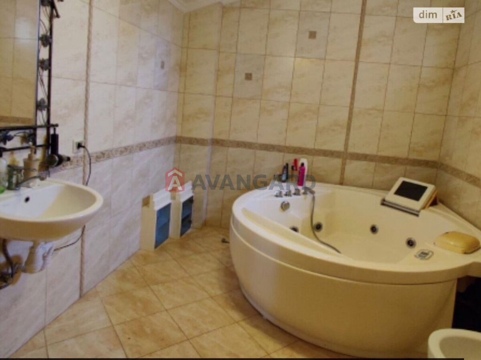 4 комн. квартира, 210/200/23 кв. м., 3/4 этаж фото 16 4 комн. квартира, 210/200/23 кв. м., 3/4 этаж фото 16