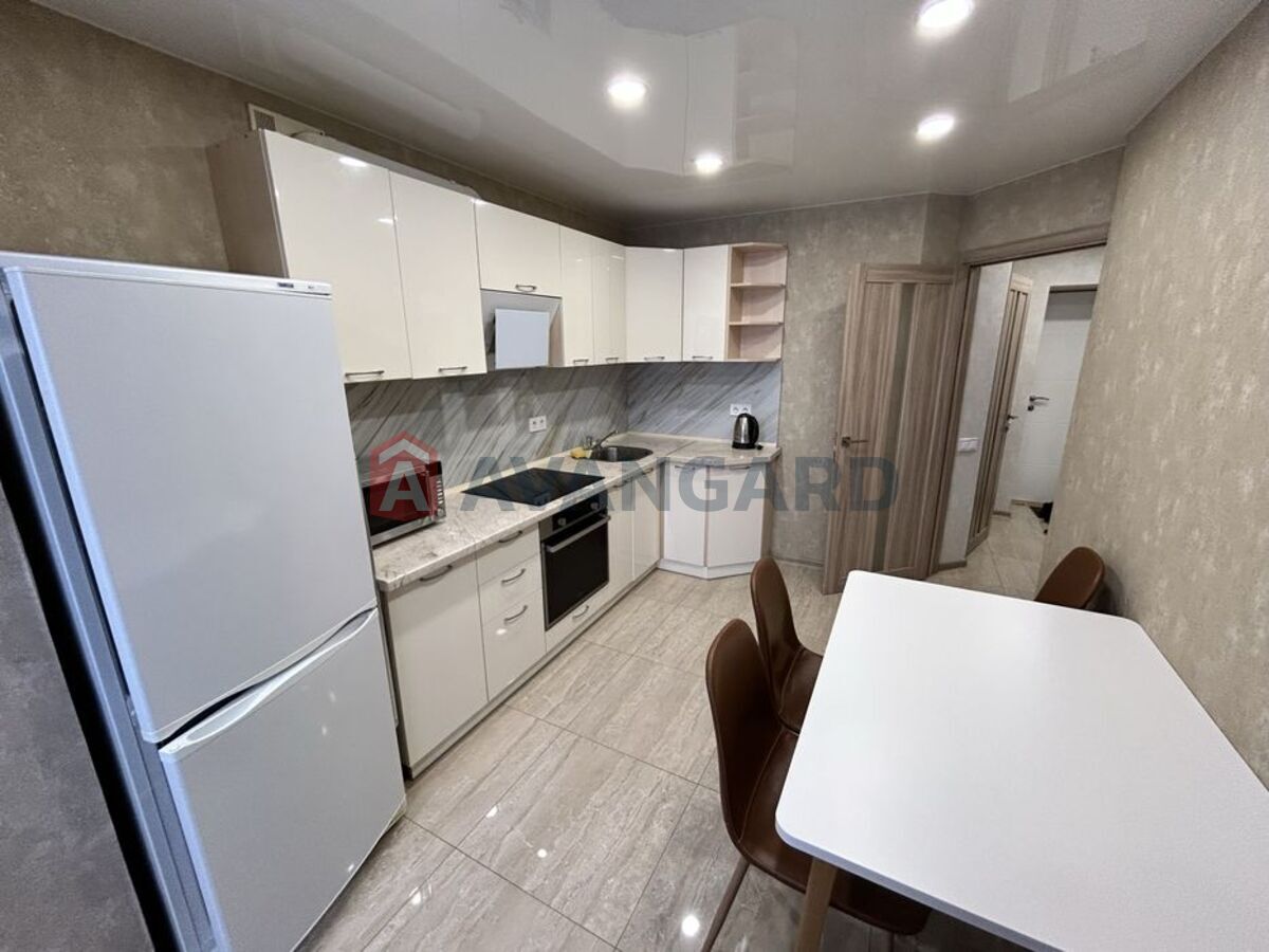 1 кім. квартира, 38/-/18 кв. м., 11/11 поверх фото 1 1 кім. квартира, 38/-/18 кв. м., 11/11 поверх фото 1