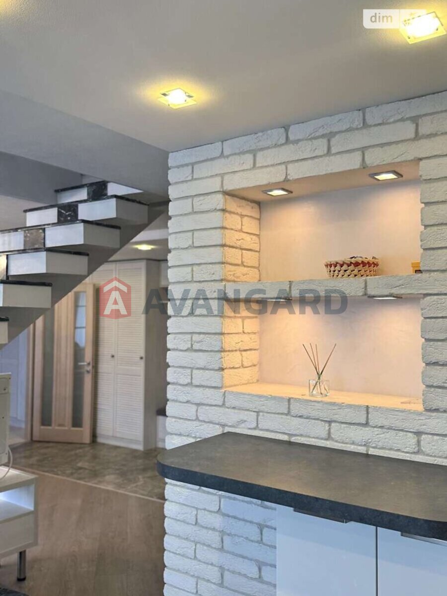 4 кім. квартира, 109/-/- кв. м., 4/5 поверх фото 9 4 кім. квартира, 109/-/- кв. м., 4/5 поверх фото 9