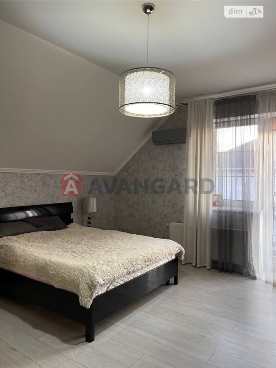 4 комн. квартира, 220/-/15 кв. м., 1/2 этаж фото 8 4 комн. квартира, 220/-/15 кв. м., 1/2 этаж фото 8