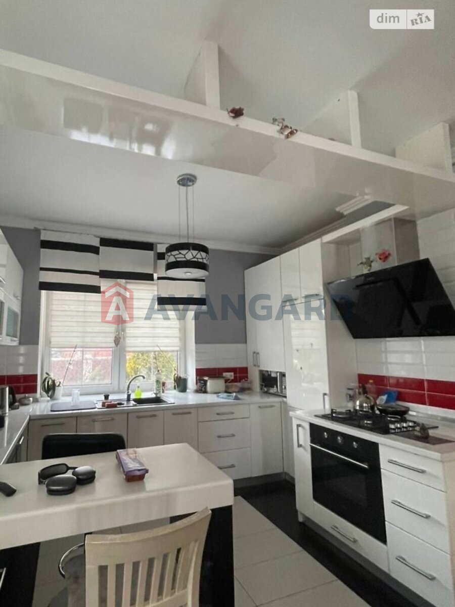 4 комн. квартира, 220/-/15 кв. м., 1/2 этаж фото 2 4 комн. квартира, 220/-/15 кв. м., 1/2 этаж фото 2