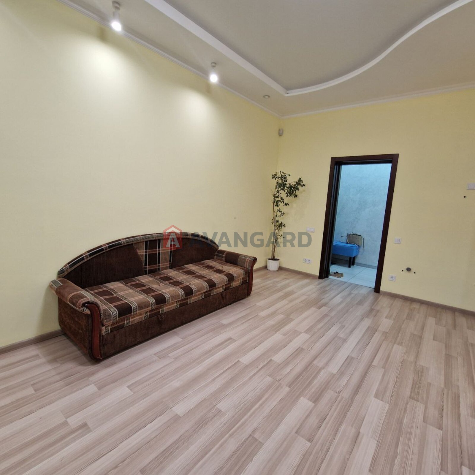 3 комн. квартира, 80,2/-/10 кв. м., 1/2 этаж фото 2 3 комн. квартира, 80,2/-/10 кв. м., 1/2 этаж фото 2