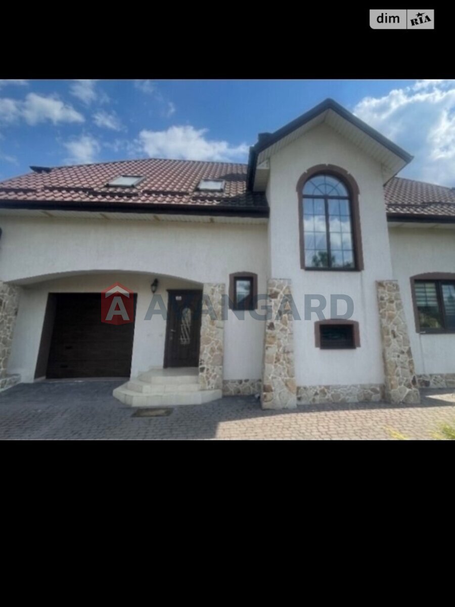 4 комн. квартира, 220/-/15 кв. м., 1/2 этаж фото 1 4 комн. квартира, 220/-/15 кв. м., 1/2 этаж фото 1