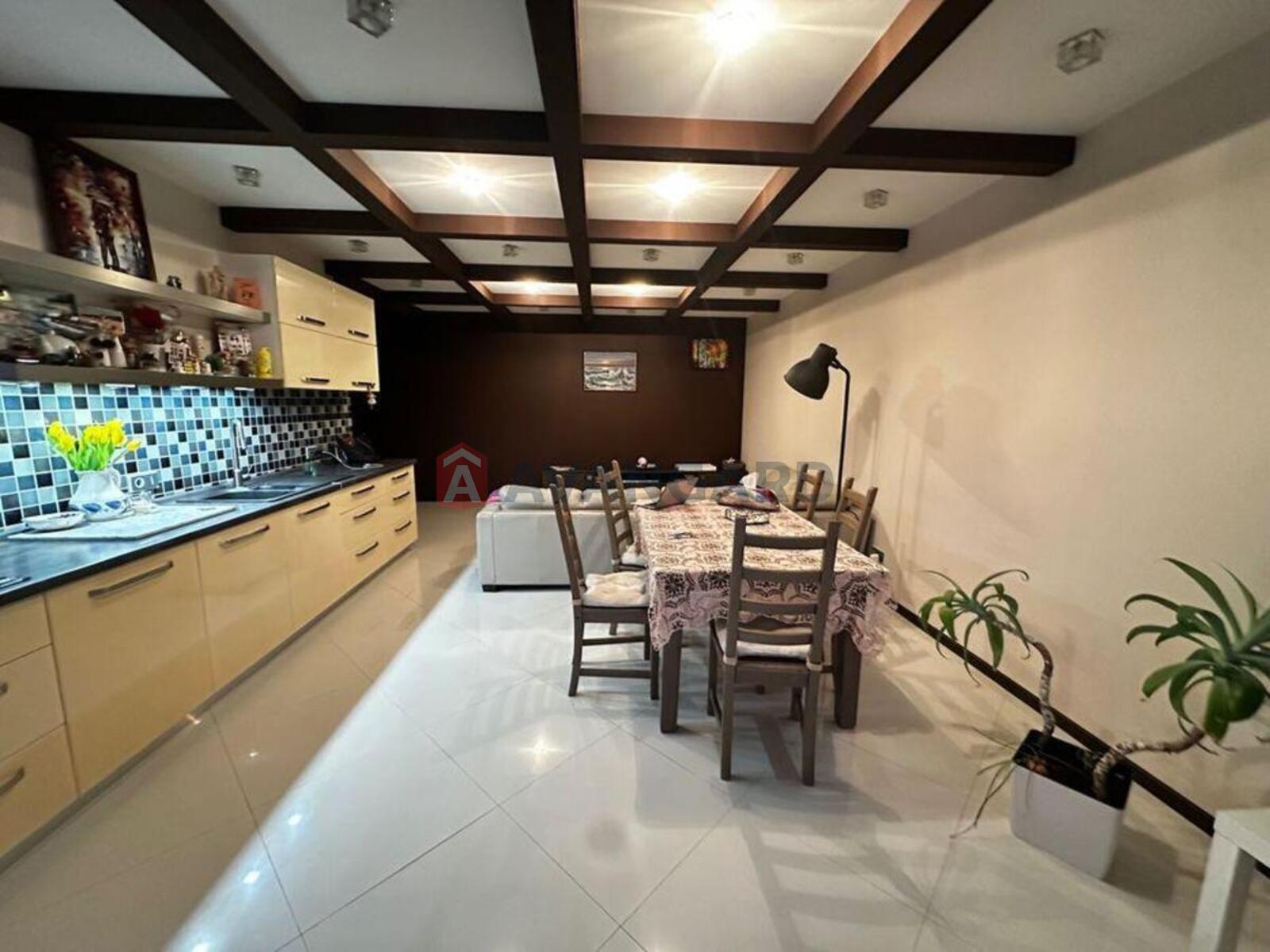 3 кім. квартира, 90/-/40 кв. м., 13/20 поверх фото 1 3 кім. квартира, 90/-/40 кв. м., 13/20 поверх фото 1