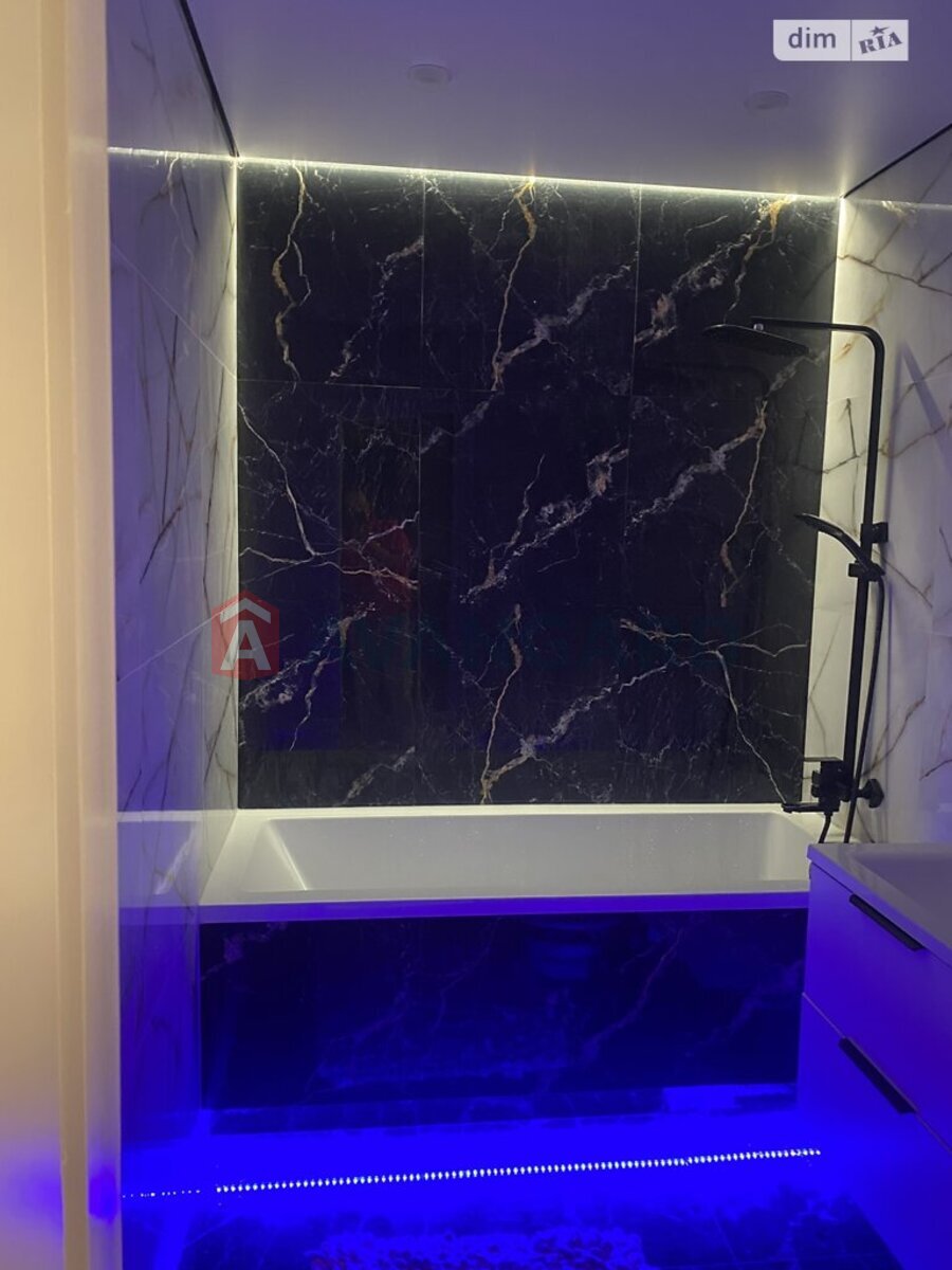 5 кім. квартира, 110/-/- кв. м., 10/10 поверх фото 9 5 кім. квартира, 110/-/- кв. м., 10/10 поверх фото 9