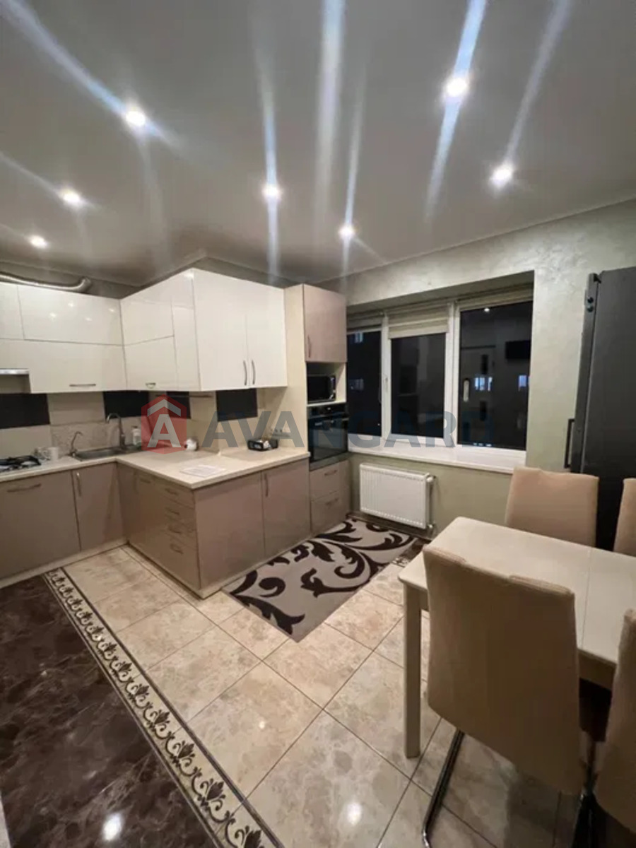 3 кім. квартира, 100/-/15 кв. м., 6/10 поверх фото 8 3 кім. квартира, 100/-/15 кв. м., 6/10 поверх фото 8