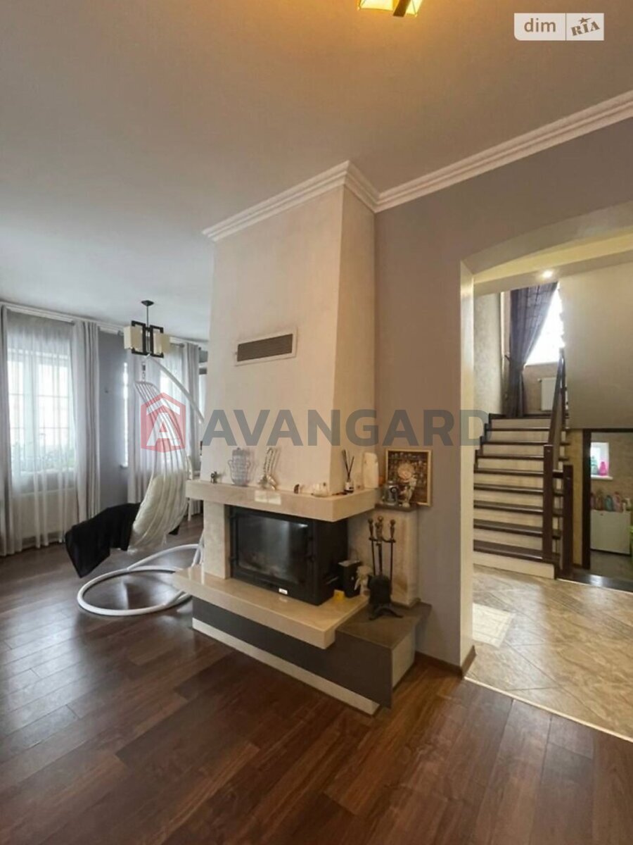 4 комн. квартира, 220/-/15 кв. м., 1/2 этаж фото 3 4 комн. квартира, 220/-/15 кв. м., 1/2 этаж фото 3