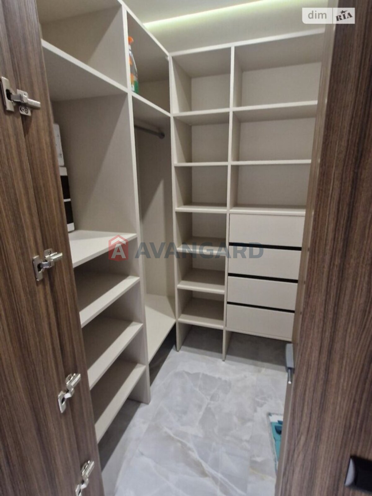 1 кім. квартира, 46/20/17 кв. м., 9/10 поверх фото 5 1 кім. квартира, 46/20/17 кв. м., 9/10 поверх фото 5