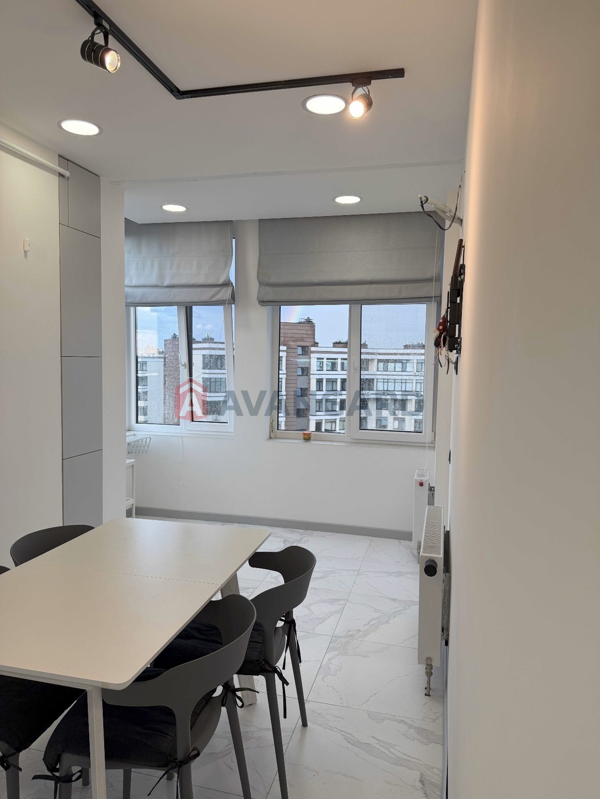 3 кім. квартира, 90/69/18 кв. м., 9/9 поверх фото 3 3 кім. квартира, 90/69/18 кв. м., 9/9 поверх фото 3